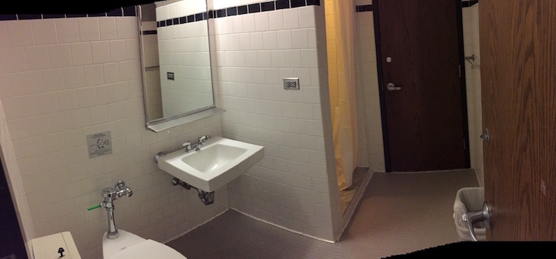 Shared bathroom, in between two rooms